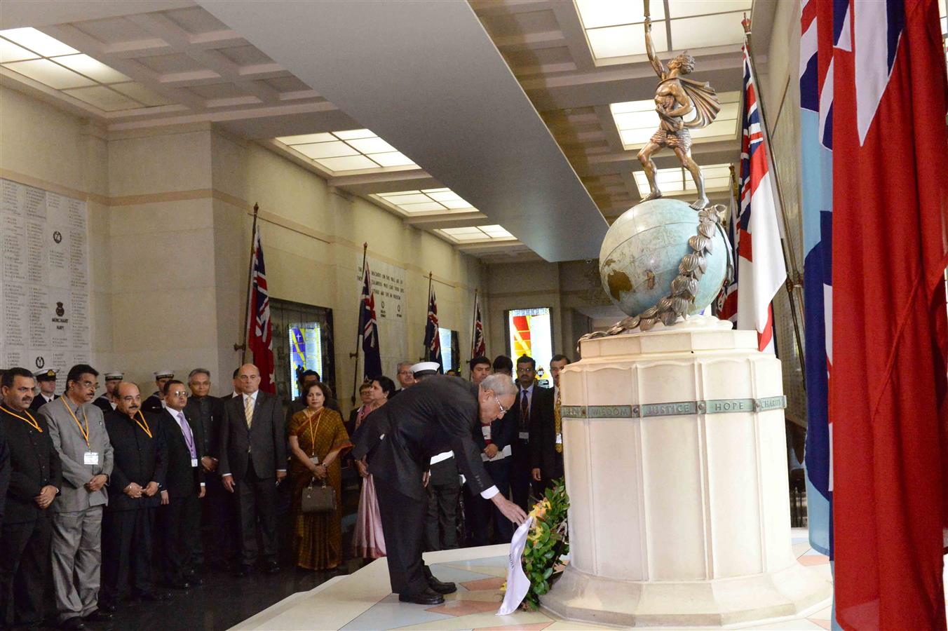 The President India, Shri Pranab Mukherjee laying the wreath at Auckland war Memorial at Auckland in New Zealand on May 01, 2016. 