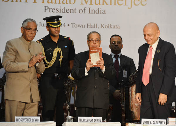 The President of India, Shri Pranab Mukherjee at a function to deliver Sir Ashutosh Mookerjee Memorial Lecture to mark his 150th Birth Anniversary at Kolkata in West Bengal on June 5, 2014. Also seen is the Governor of West Bengal, Shri M.K. Narayanan. 