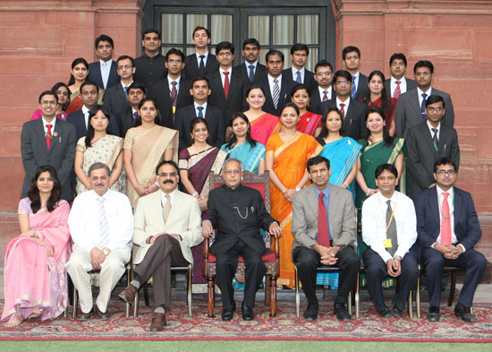 The President of India, Shri Pranab Mukherjee with the Officer Trainees of the 2012 Batch Indian Economic Service (IES) at Rashtrapati Bhavan in New Delhi on May 1, 2013. Also seen are the Secretary of the Department of Economic Affairs, Dr. Arvind Mayar