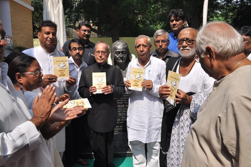 The Former President of India, Shri Pranab Mukherjee unveiling the statue of Smt Kasturba Gandhi at the Harijan Sevak Sangh Gandhi Ashram on the occasion of 150th Gandhi Jayanti in New Delhi on October 2, 2019.