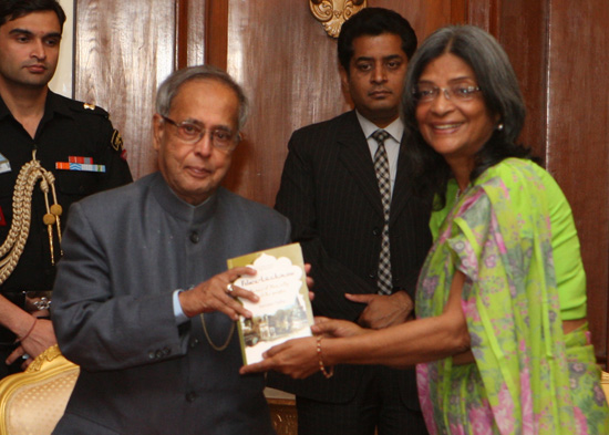 The President of India, Shri Pranab Mukherjee receiving a copy of the book 'Fida-e-Lucknow' from the former member of UPSC, Ms. Parveen Talha at Rashtrapati Bhavan in New Delhi on May 2, 2013.