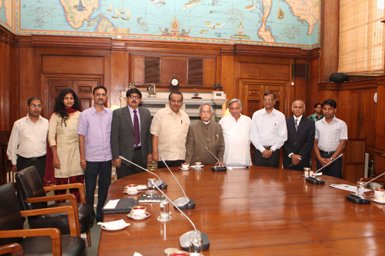 The Expert Committee on Leveraging Panchayat Raj Institutions for the more efficient delivery of public good and services called on the President of India, Shri Pranab Mukherjee at Rashtrapati Bhavan in New Delhi on May 4, 2013 and made a presentation on