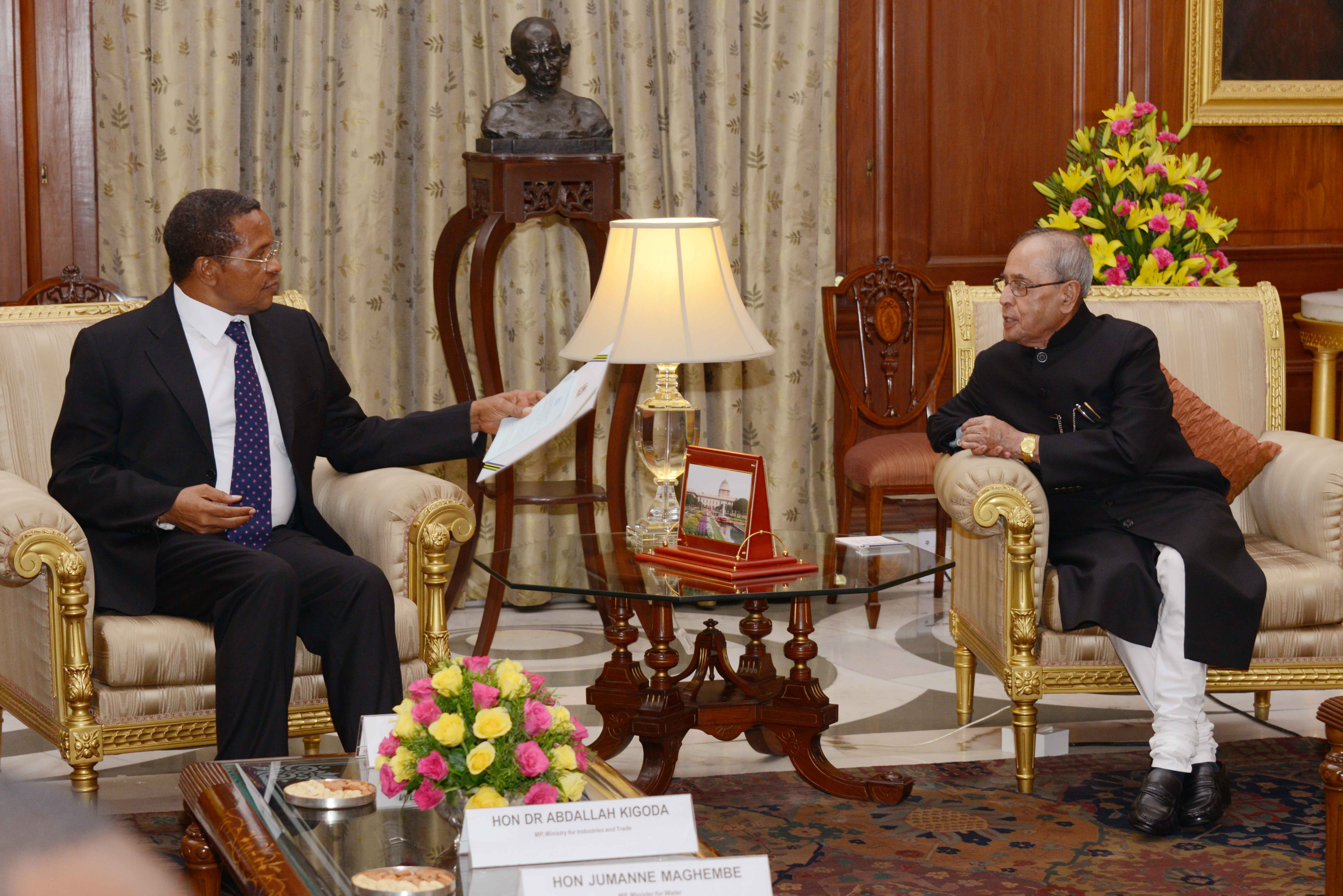 The President of the United Republic of Tanzania, H.E. Mr. Jakaya Kikwete calling on the President of India, Shri Pranab Mukherjee at Rashtrapati Bhavan on June 19, 2015.