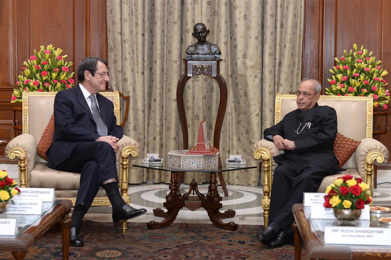 The President of the Republic of Cyprus, H.E. Mr. Nicos Anastasiades calling on the President of India, Shri Pranab Mukherjee at Rashtrapati Bhavan on April 28, 2017.