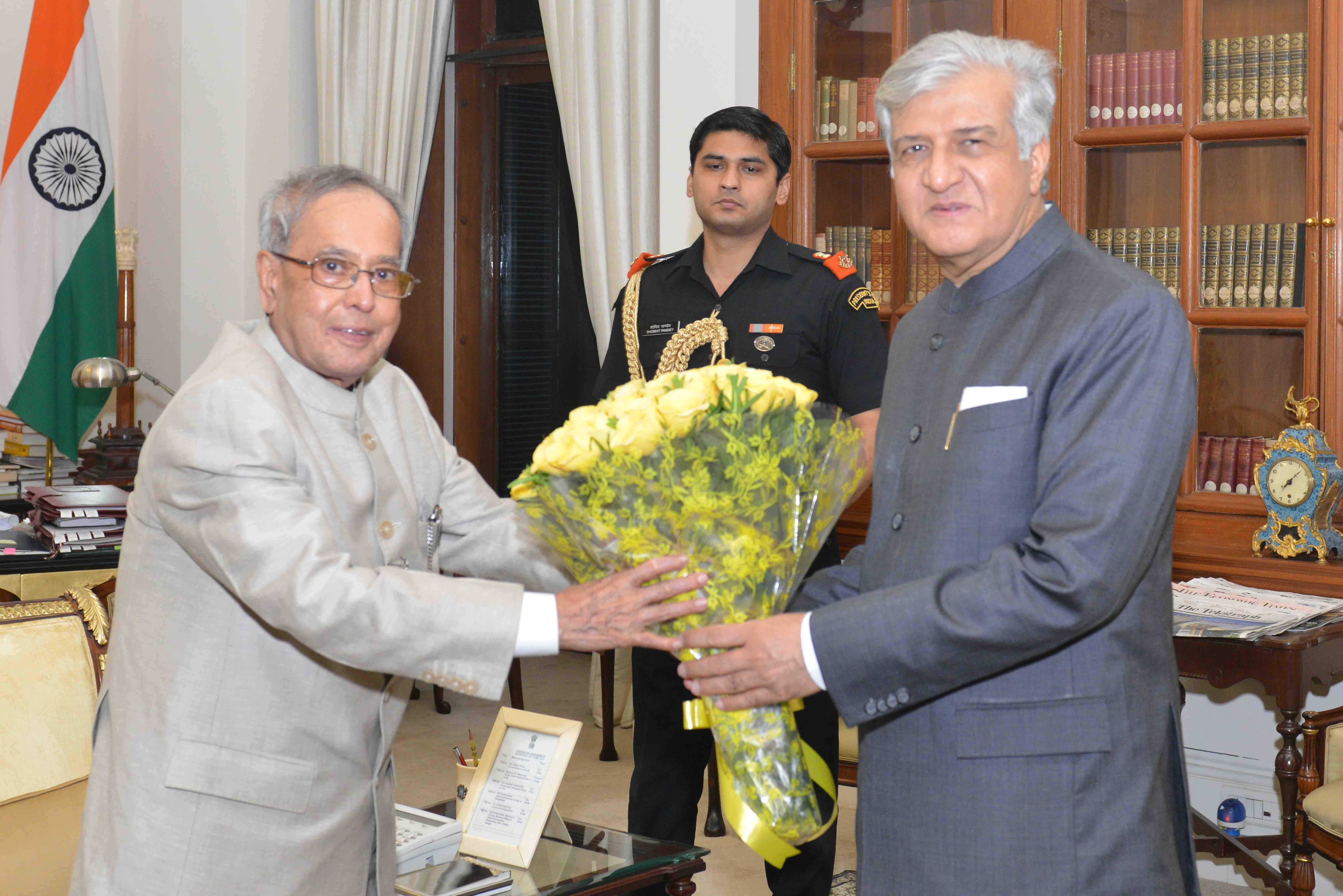 The Governor of Uttarakhand, Dr. Krishan Kant Paul calling on the President of India, Shri Pranab Mukherjee at Rashtrapati Bhavan on June 24, 2015.