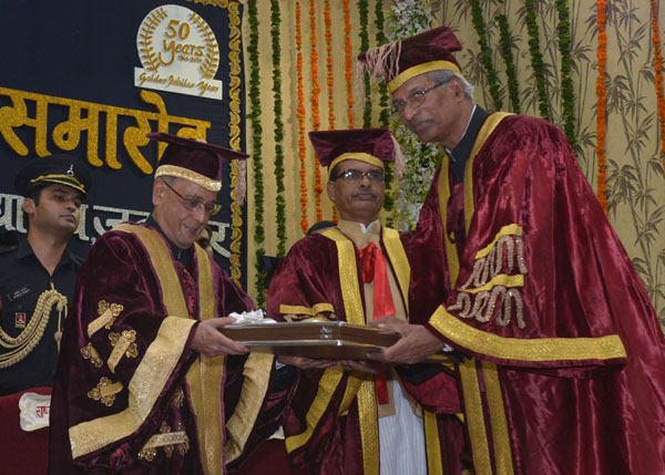 The President of India, Shri Pranab Mukherjee being felicitated at the Golden Jubilee Convocation of Jawaharlal Nehru Krishi Vishwa Vidyalaya at Jabalpur in Madhya Pradesh on June 27, 2014. Also seen is the Chief Minister of 