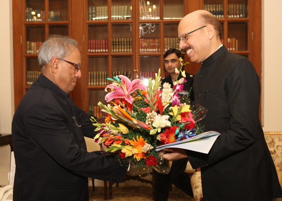 The Election Commissioner of India, Dr. Nasim Zaidi calling on the President of India, Shri Pranab Mukherjee at Rashtrapati Bhavan in New Delhi on October 18, 2012.