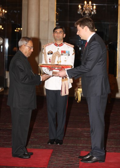 The Ambassador of the Republic of Lithuania, His Excellency Mr. Laimonas Talt-Kelpsa presenting his credentials to the President of India, Shri Pranab Mukherjee at Rashtrapati Bhavan in New Delhi on May 9, 2013.