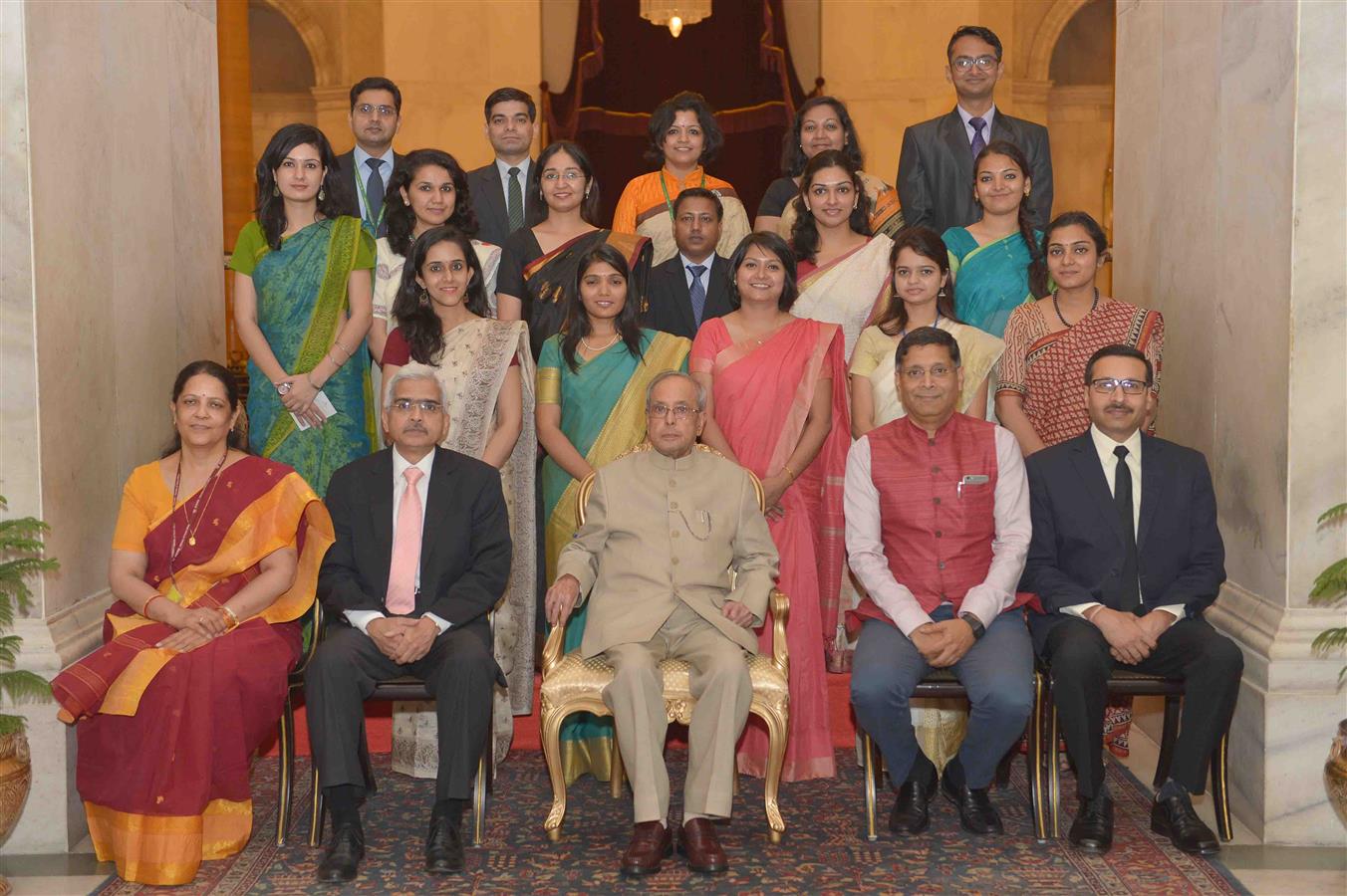 The President of India, Shri Pranab Mukherjee with Officer Trainees of the Indian Economic Service of 2014 (II) Batch at Rashtrapati Bhavan on May 10, 2016. 