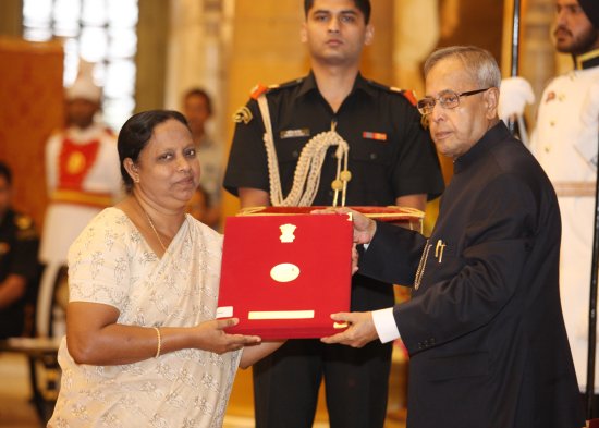 The President of India, Shri Pranab Mukherjee presenting the National Florence Nightingale Award to Nursing Personnel on the occasion of International Nurses Day at Rashtrapati Bhavan in New Delhi on May 12, 2013.