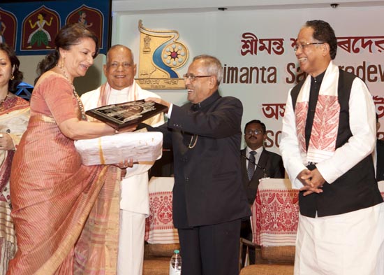 The President of India, Shri Pranab Mukherjee presenting the Srimanta Shankardeva Award for the year 2008 to Smt. Sharmila Tagore at Guwahati in Assam on May 13, 2013. Also seen are the Governor of Assam, Shri Janaki Ballav Patnaik and Chief Minister of