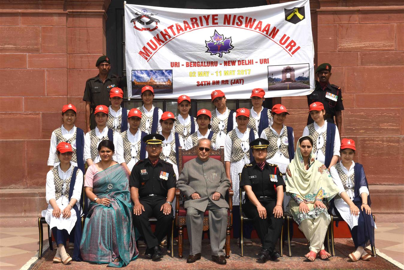 The President of India, Shri Pranab Mukherjee with girl students from Uri, Jammu & Kashmir attending National Integration Tour organised by 34 RR/15 Corps of Northern Command at Rashtrapati Bhavan on May 08, 2017.