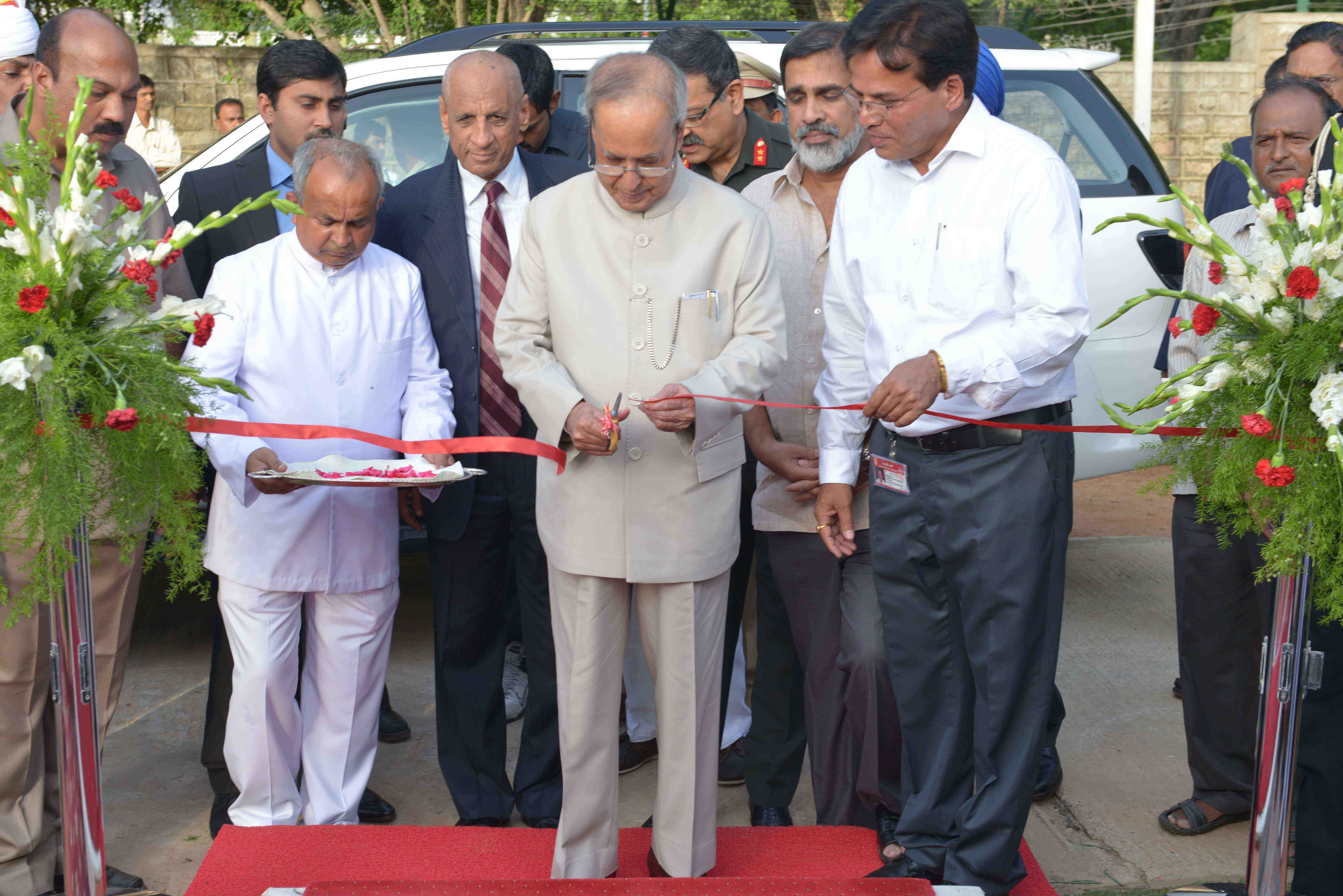 The President, Shri Pranab Mukherjee inaugurating the ‘Nakshatra Vatika’ at Rashtrapati Nilayam Gardens, Bolarum in Secunderabad on July 06, 2015. The Governor of Telangana and Andhra Pradesh, Shri E.S.L. Narasimhan is also seen.