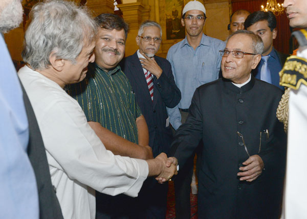 The President of India, Shri Pranab Mukherjee being greeted by invitees at the Ashoka Hall of Rashtrapati Bhavan during the Iftar Reception hosted by the President on July 21, 2014. 