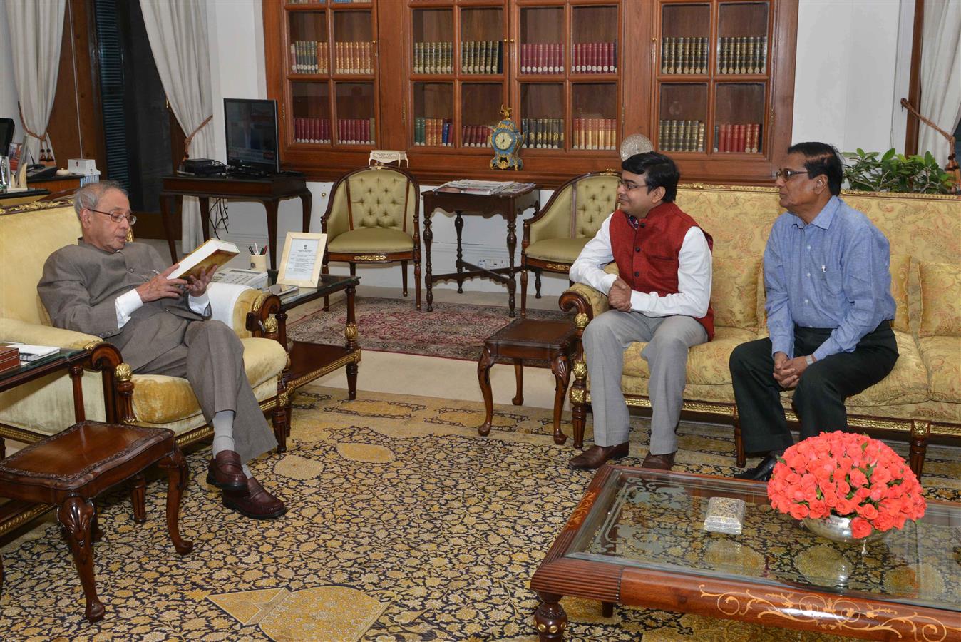 The President of India, Shri Pranab Mukherjee,meeting with Shri Upen Chakraborty & Shri D. Mondal at Rashtrapati Bhavan on May 20, 2016. 