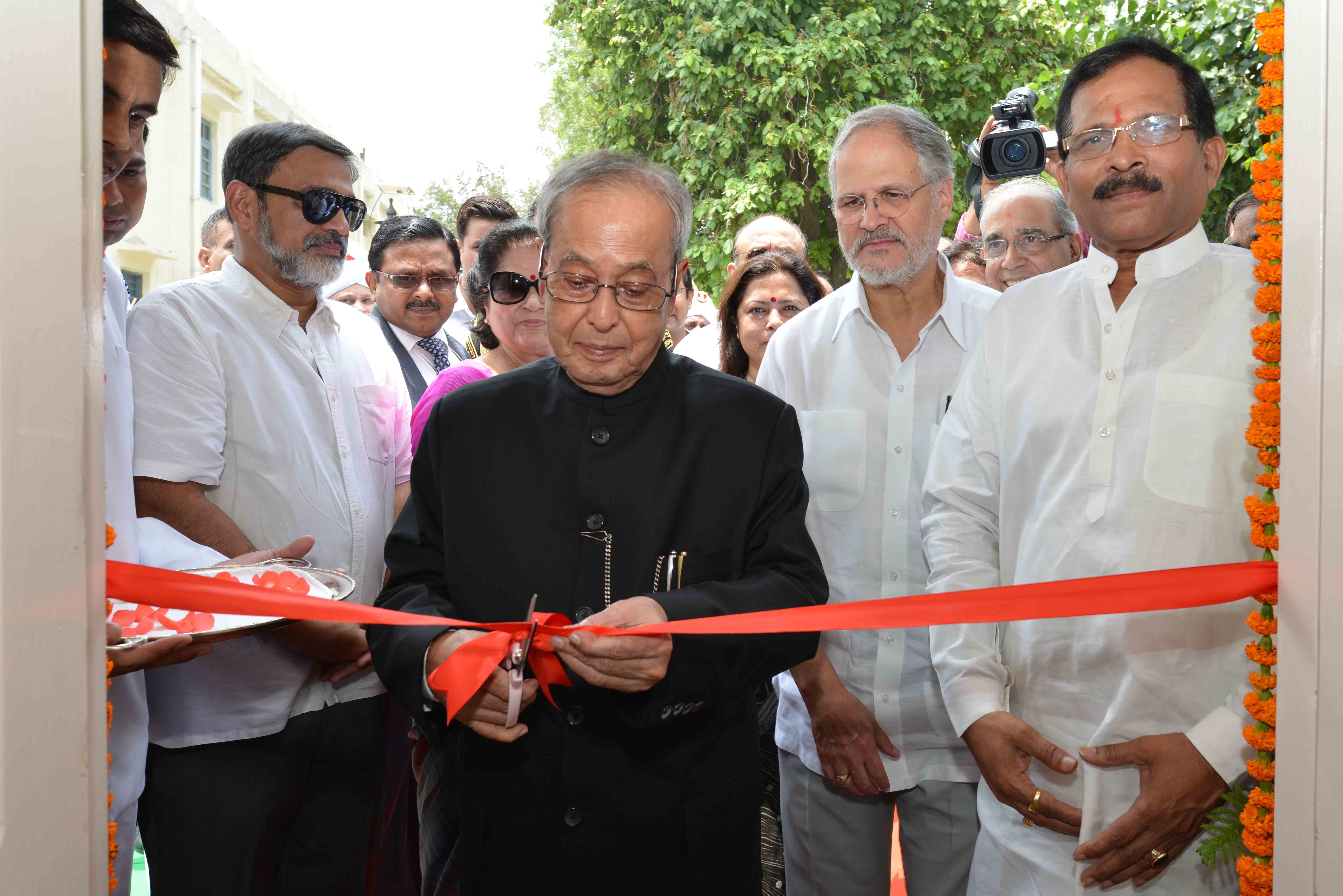 The President of India, Shri Pranab Mukherjee inaugurating the Ayush Wellness Clinic (AWC) at Schedule ‘B’, President’s Estate on July 25, 2015.