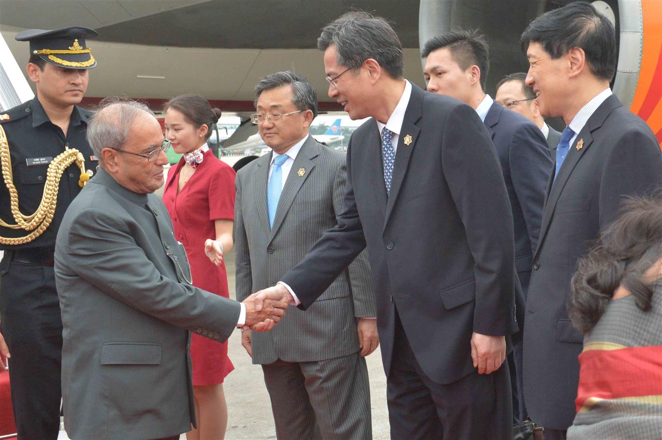 The President of India, Shri Pranab Mukherjee being received by Mr. He Zhongyou, Vice Governor of Guangdong and Liu Zhenmin, Vice Minister on his arrival at Guangzhou, The People’s Republic of China on May 24, 2016. 