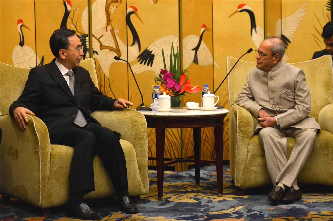 The President of India, Shri Pranab Mukherjee calling on the Governor of Guangdong Province, Mr. Zhu Xiaodan at Hotel Shangri-La in Guangzhou, People’s Republic of China on May 25, 2016. 