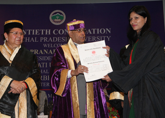 The President of India, Shri Pranab Mukherjee while presenting a degree to the student at the Convocation of Himachal Pradesh University at Shimla in Himachal Pradesh May 24, 2013. Also seen is the Governor of Himachal Pradesh, Shrimati Urmila Singh.