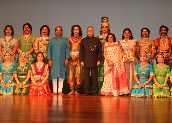 The President of India, Shri Pranab Mukherjee with the artists after witnessing 'Karna' a Ballet Performance by Shriram Bharatiya Kala Kendra at Rashtrapati Bhavan Auditorium in New Delhi on May 25, 2013.