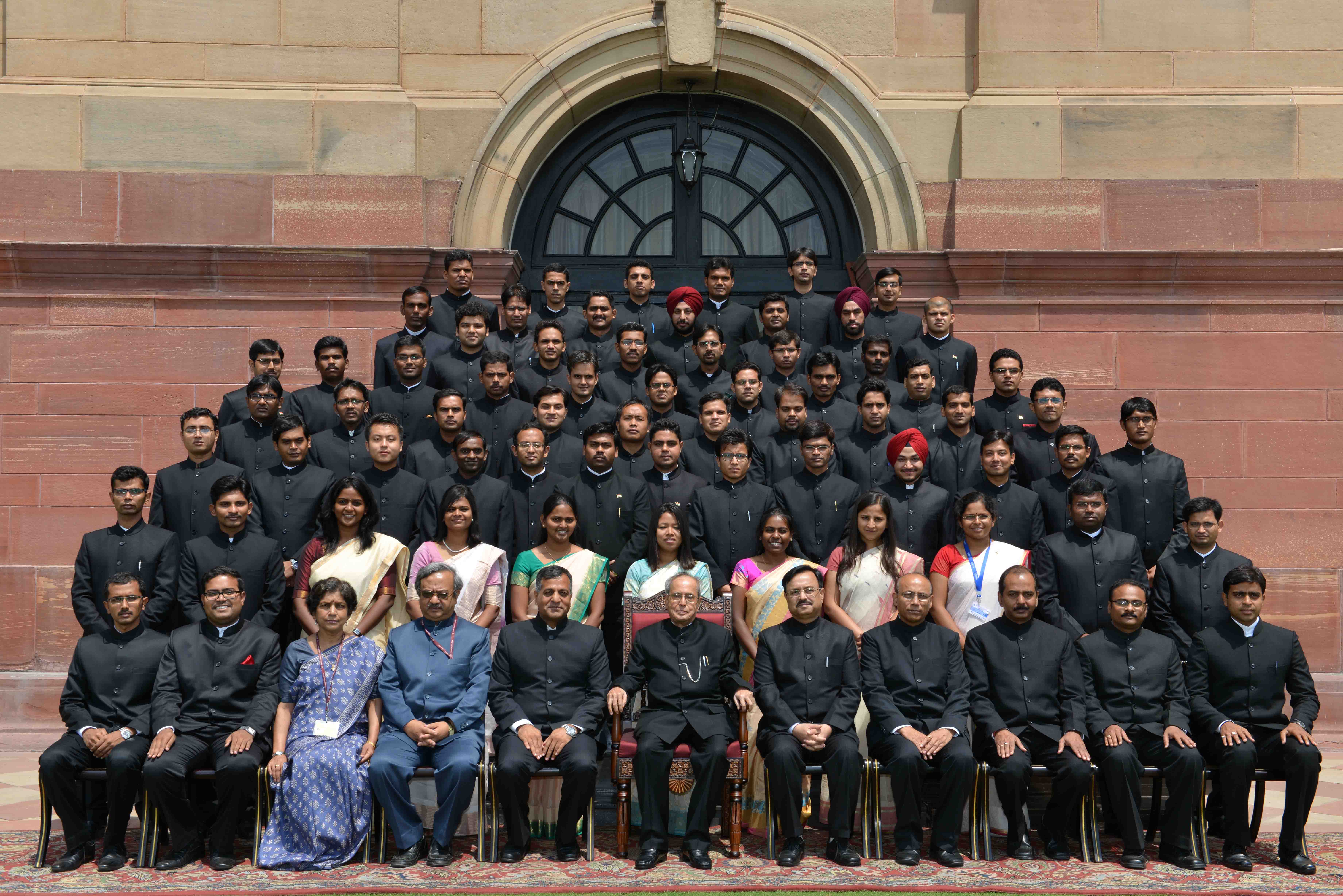 The President of India, Shri Pranab Mukherjee with probationers of Indian Forest Service (2014-16 Batch) from the Indira Gandhi National Forest Academy, Dehradun at Rashtrapati Bhavan on August 03, 2015