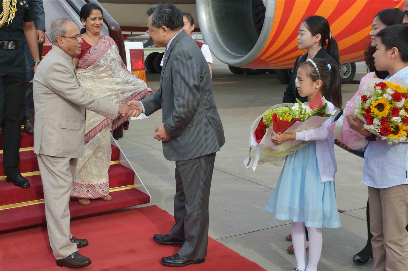 The President of India, Shri Pranab Mukherjee being recieved by Vice Minister of Foreign Affairs of China, Mr. Liu Zhenmin on his arrival at Beijing in People’s Republic of China on May 25, 2016.