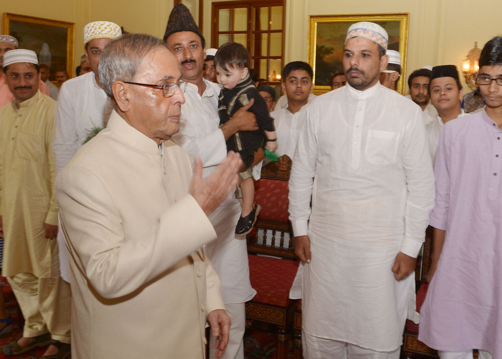 The President of India, Shri Pranab Mukherjee exchanging Idu'l Fitr greetings with people who visited Rashtrapati Bhavan on this occasion on July 29, 2014. 