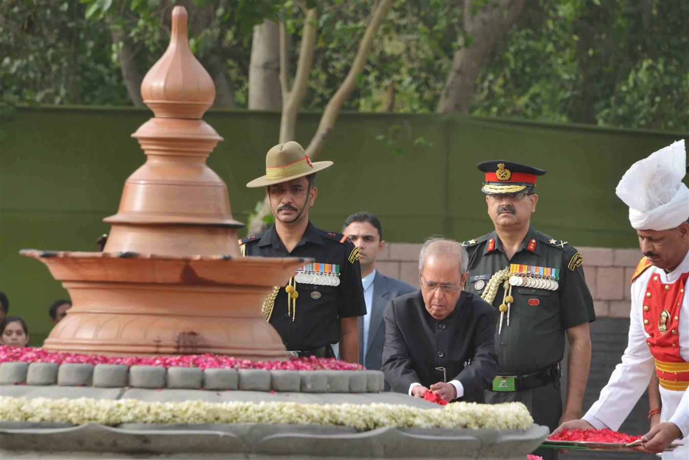 The President of India, Shri Pranab Mukherjee paying floral tributes at the Samadhi of the former Prime Minister of India, Late Shri Rajiv Gandhi on the occasion of his 26th Death Anniversary at Vir Bhumi in New Delhi on May 21, 2017.