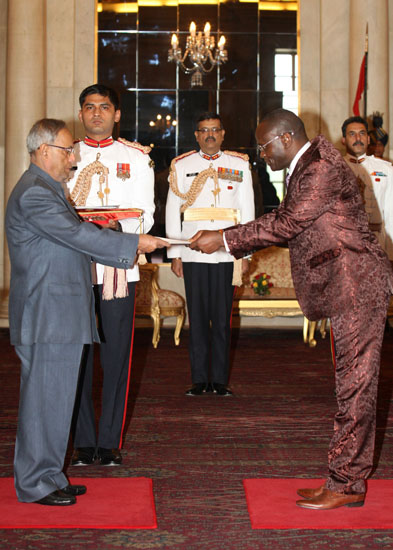 The Ambassador of the Republic of Guinea-Bissau, His Excellency Mr. Malam Sambu presenting his credentials to the President of India, Shri Pranab Mukherjee at Rashtrapati Bhavan in New Delhi on May 28, 2013.