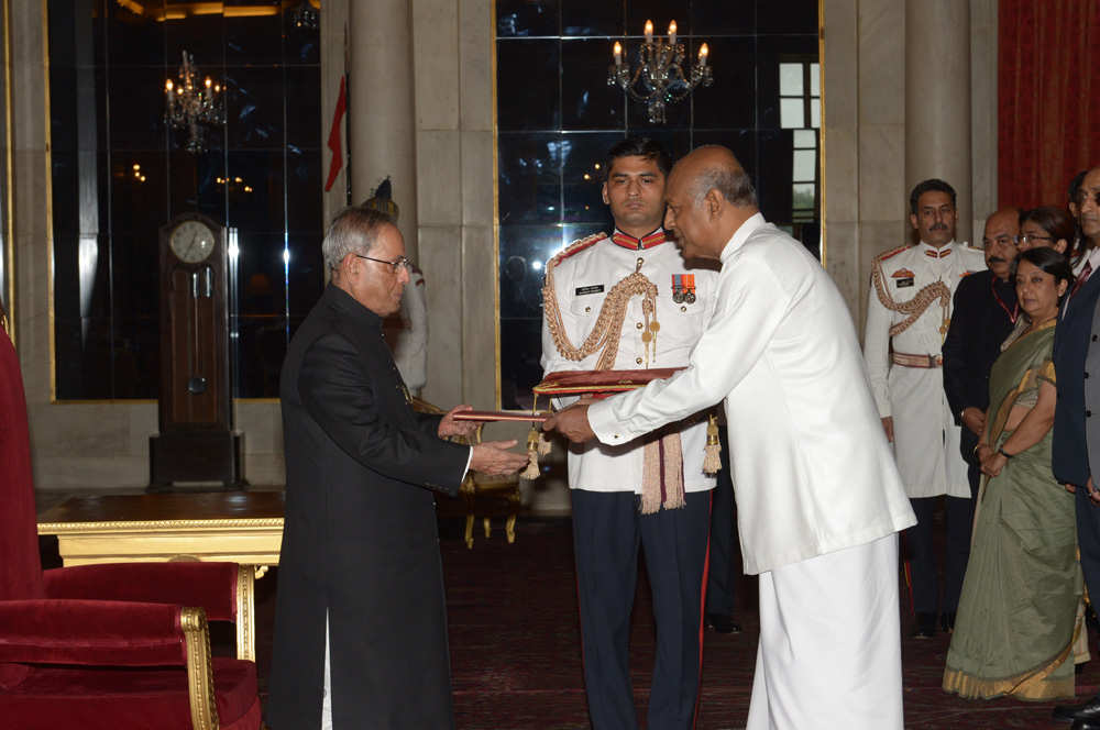 The High Commissioner of Sri Lanka, His Excellency Prof. Sudharshan Seneviratne presenting his credentials to the President of India, Shri Pranab Mukherjee at Rashtrapati Bhavan on July 31, 2014. 