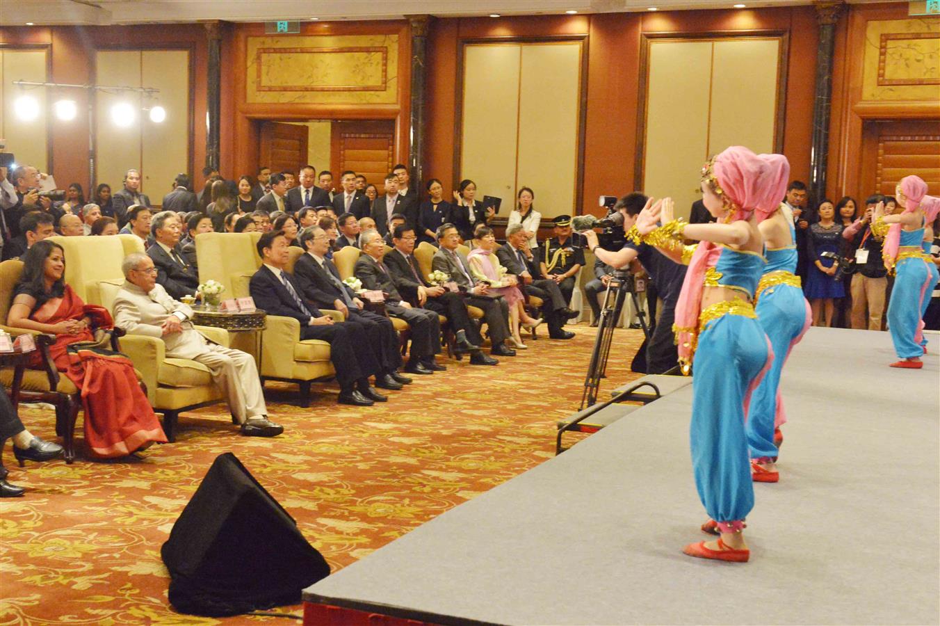 The President of India, Shri Pranab Mukherjee at the reception hosted by Embassy of India & Chinese People’s Association for Friendship with Foreign Countries (CPAFFC) at St Regis Hotel in Beijing, People’s Republic of China on May 25, 2016. 