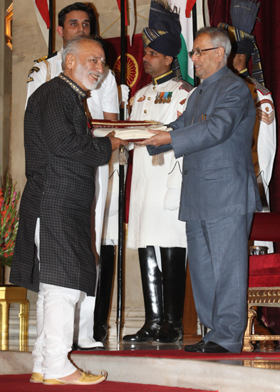 The President of India, Shri Pranab Mukherjee while presenting Sangeet Natak Akademi’s Fellowships (Akademi Ratna) and Akademi Awards - 2012 at the Durbar Hall of Rashtrapati Bhavan in New Delhi on May 28, 2013.