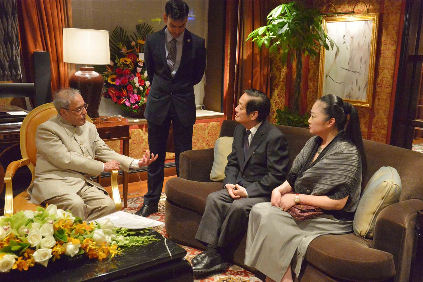 The famous Chinese artist, Han Meilin calling on the President of India, Shri Pranab Mukherjee at St Regis Hotel in Beijing, People’s Republic of China on May 25, 2016. 