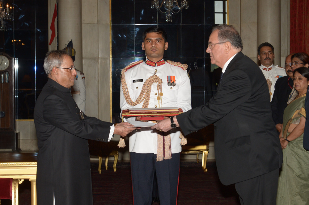 The Ambassador of Uruguay, His Excellency Mr. Carlos E. Orlando Bonet presenting his credentials to the President of India, Shri Pranab Mukherjee at Rashtrapati Bhavan on July 31, 2014. 