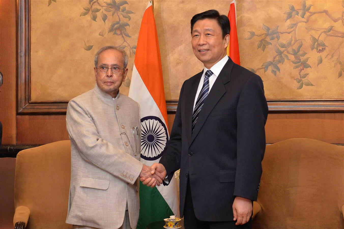 The Vice President of China, Li Yuanchao calling on the President of India, Shri Pranab Mukherjee at St Regis Hotel in Beijing, People’s Republic of China on May 25, 2016. 