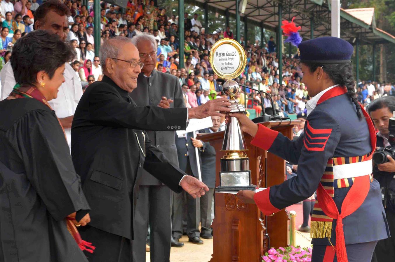 The President of India, Shri Pranab Mukherjee presenting the awards at the 159th Founder’s Day Celebrations of Lawrence School at Ootacamund, The Nigiris in Tamil Nadu on May 23, 2017.