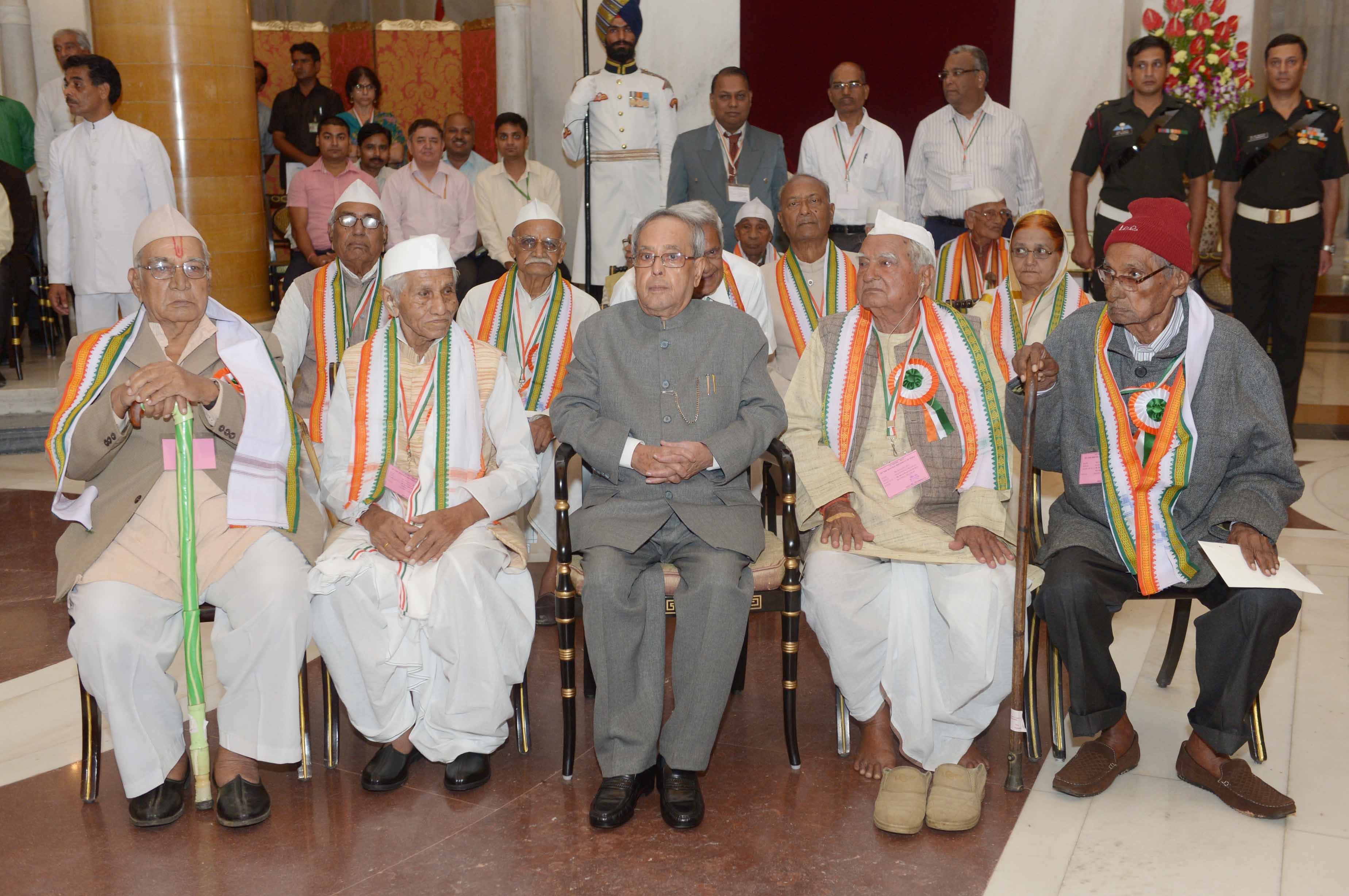 The President of India, Shri Pranab Mukherjee with Freedom Fghters during the ‘At Home’ Reception on the occasion of the 73rd Anniversary of the Quit India Movement at Rashtrapati Bhavan on August 9, 2015.