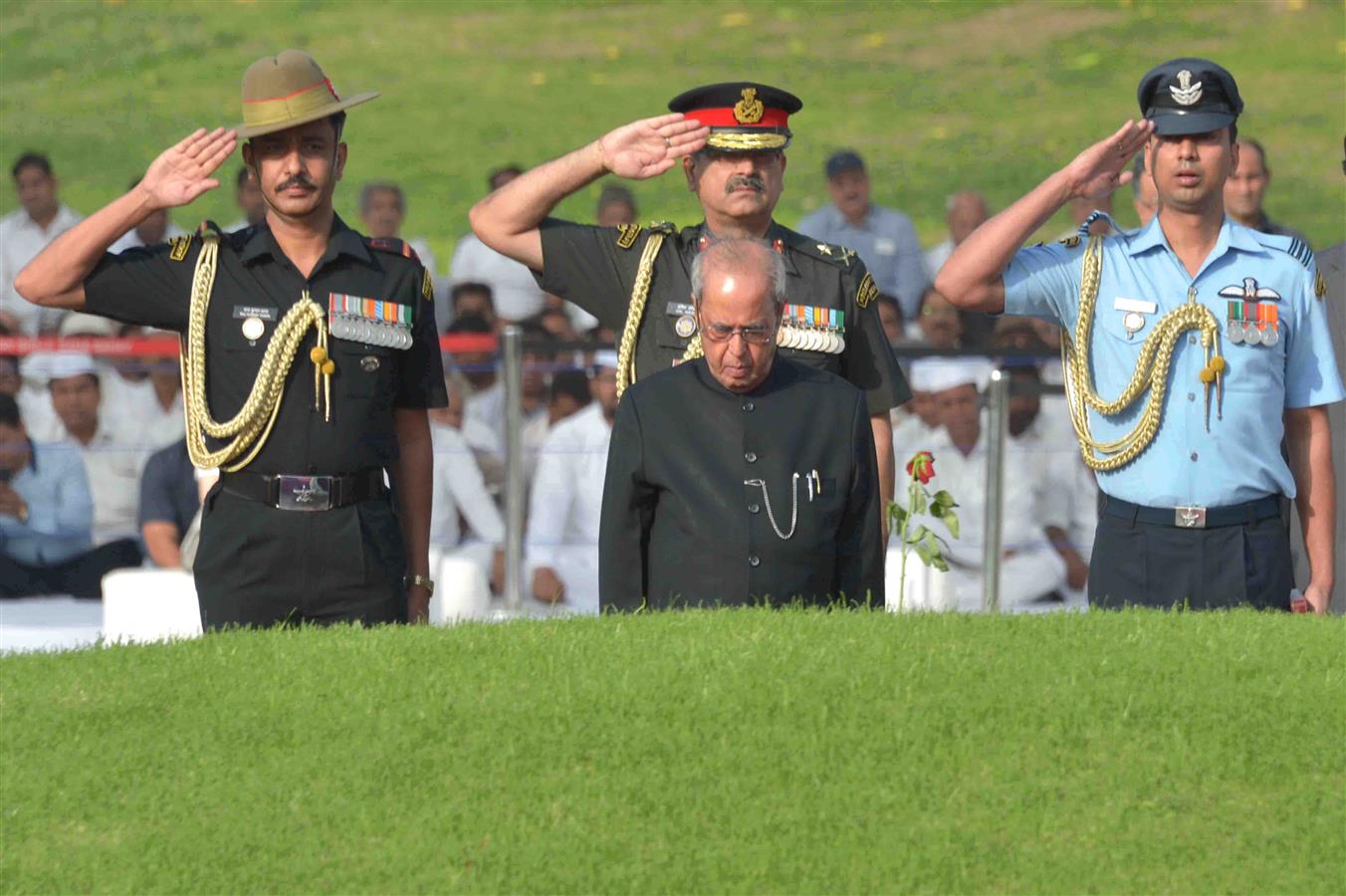 The President of India, Shri Pranab Mukherjee paying homage to the Former Prime Minister of India, Pandit Jawaharal Nehru on the occasion of his 53rd Death Anniversary at Shanti Van in New Delhi on May 27, 2017