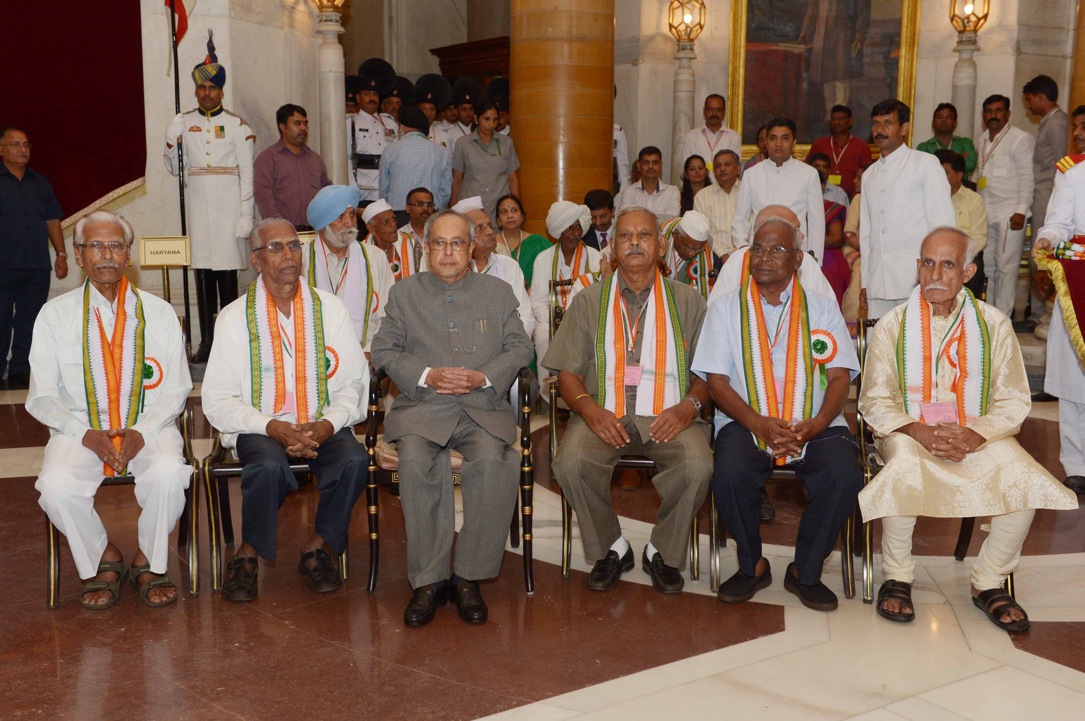 The President of India, Shri Pranab Mukherjee with Freedom Fghters during the ‘At Home’ Reception on the occasion of the 73rd Anniversary of the Quit India Movement at Rashtrapati Bhavan on August 9, 2015.