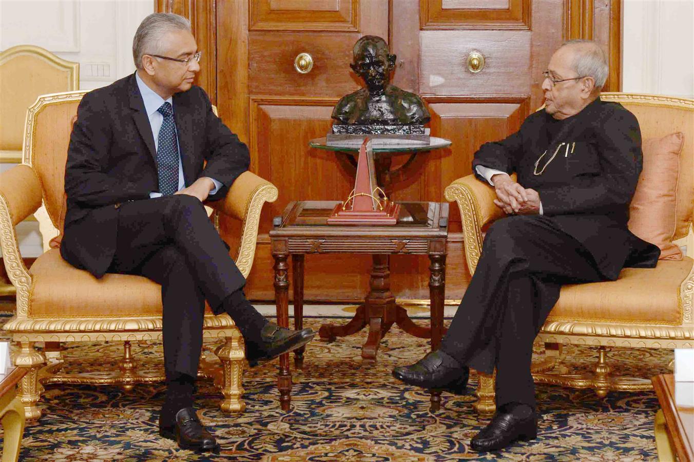 The Prime Minister of Republic of Mauritius, Honourable Pravind Kumar Jugnauth calling on the President of India, Shri Pranab Mukherjee at Rashtrapati bhavan on May 27, 2017.