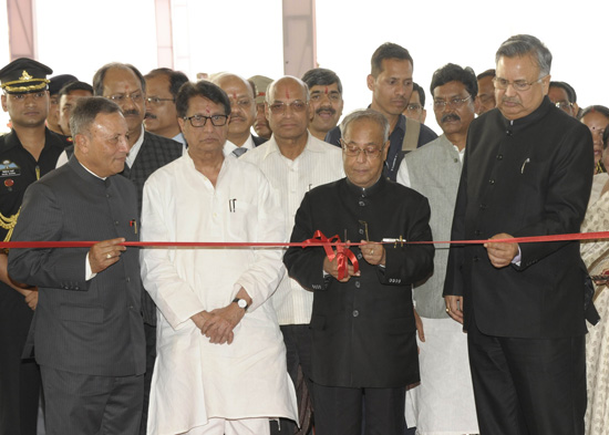 The President of India, Shri Pranab Mukherjee inaugurating the New Integrated Terminal Building at Swami Vivekananda Airport at Raipur in Chhattisgarh on November 7, 2012. Also seen are(left to right) the Governor of Chhatt