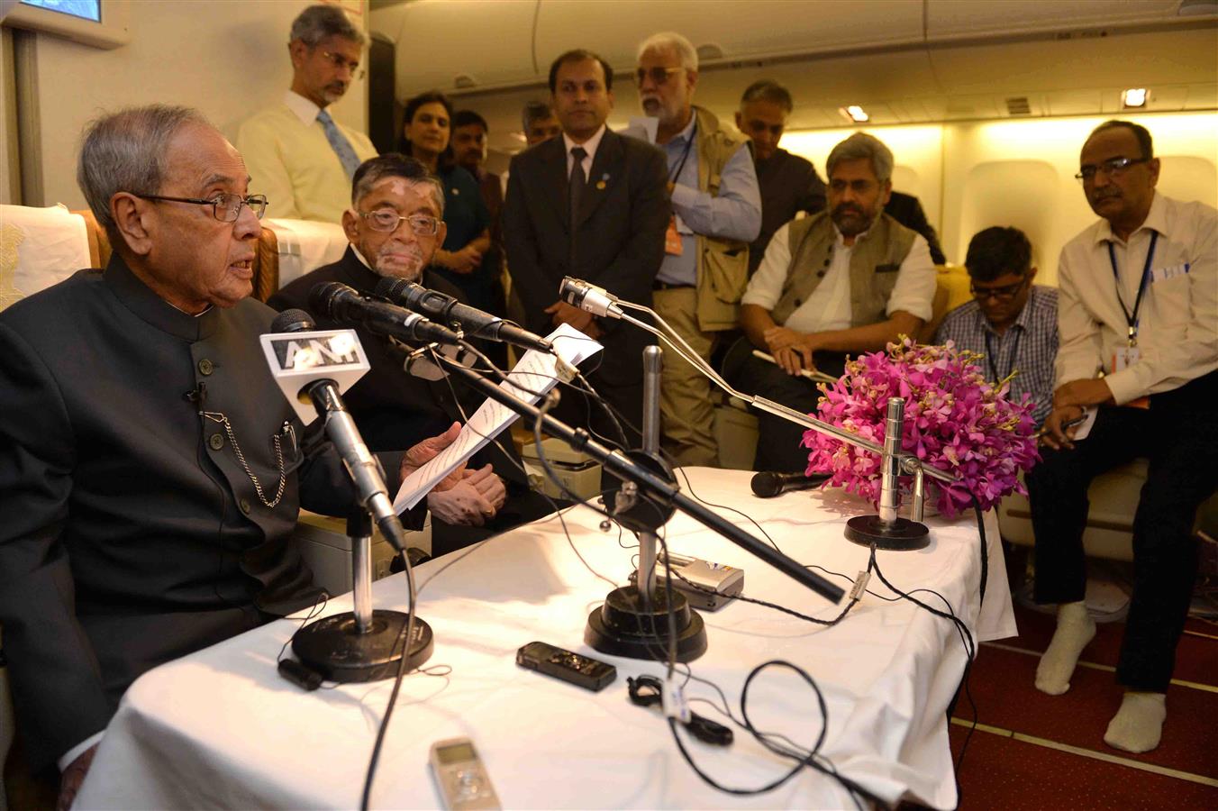 The President of India, Shri Pranab Mukherjee interacting with the media delegates on May 27, 2016 on board the Air India special aircraft, on his way back to India at the conclusion of his State Visits to People’s Republic of China. 