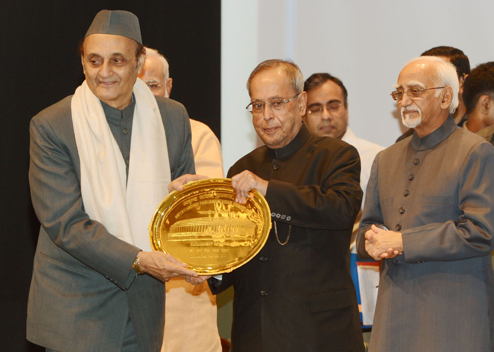 The President of India, Shri Pranab Mukherjee presenting Outstanding Parliamentarian Award for 2011 to Dr. Karan Singh at Balyogi Auditorium, Parliament Library Building in New Delhi on August 12, 2014. 