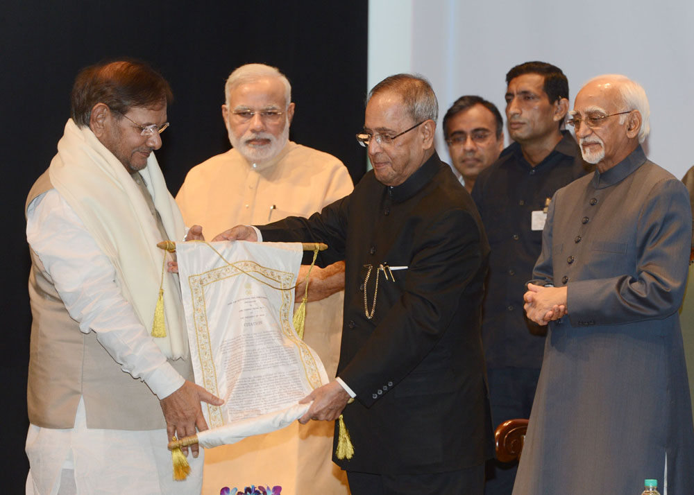 The President of India, Shri Pranab Mukherjee presenting Outstanding Parliamentarian Award for 2012 to Shri Sharad Yadav at Balyogi Auditorium, Parliament Library Building in New Delhi on August 12, 2014. 