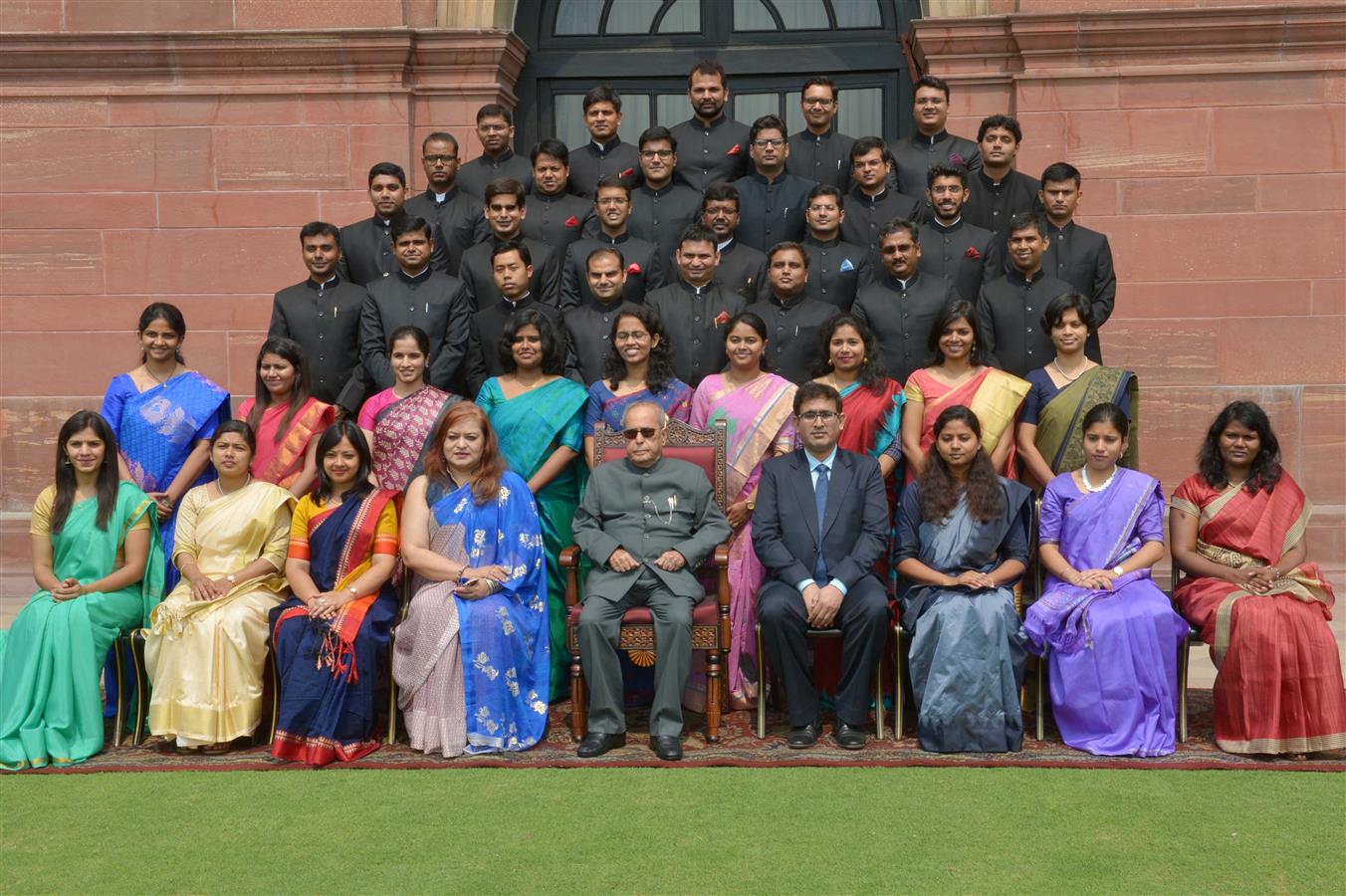 The President of India, Shri Pranab Mukherjee with the Officer Trainees of Indian Foreign Service of 2016 Batch from Indian Foreign Service Institute at Rashtrapati Bhavan on June 1, 2017.