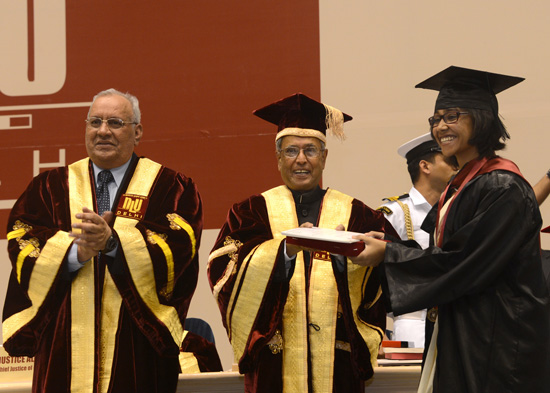 The President of India, Shri Pranab Mukherjee while presenting a degree to the student at the first convocation of National Law University Delhi (NLUD) at Vigyan Bhavan in New Delhi on June 15, 2013.