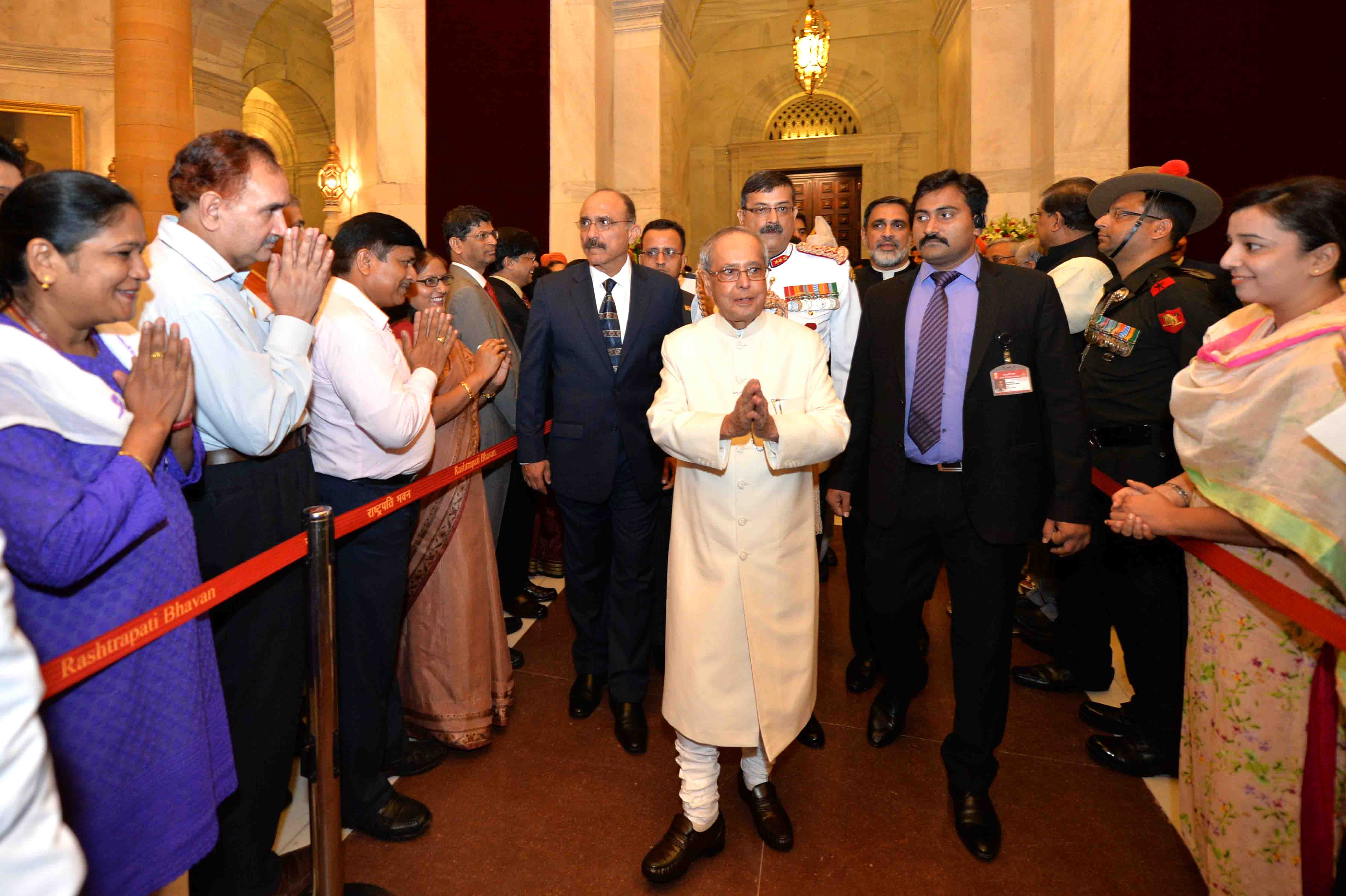 The President of India, Shri Pranab Mukherjee meeting invitees at Rashtrapati Bhavan on August 15, 2015 at the 'At Home' Reception hosted by him on the occasion of 69th Independence Day.