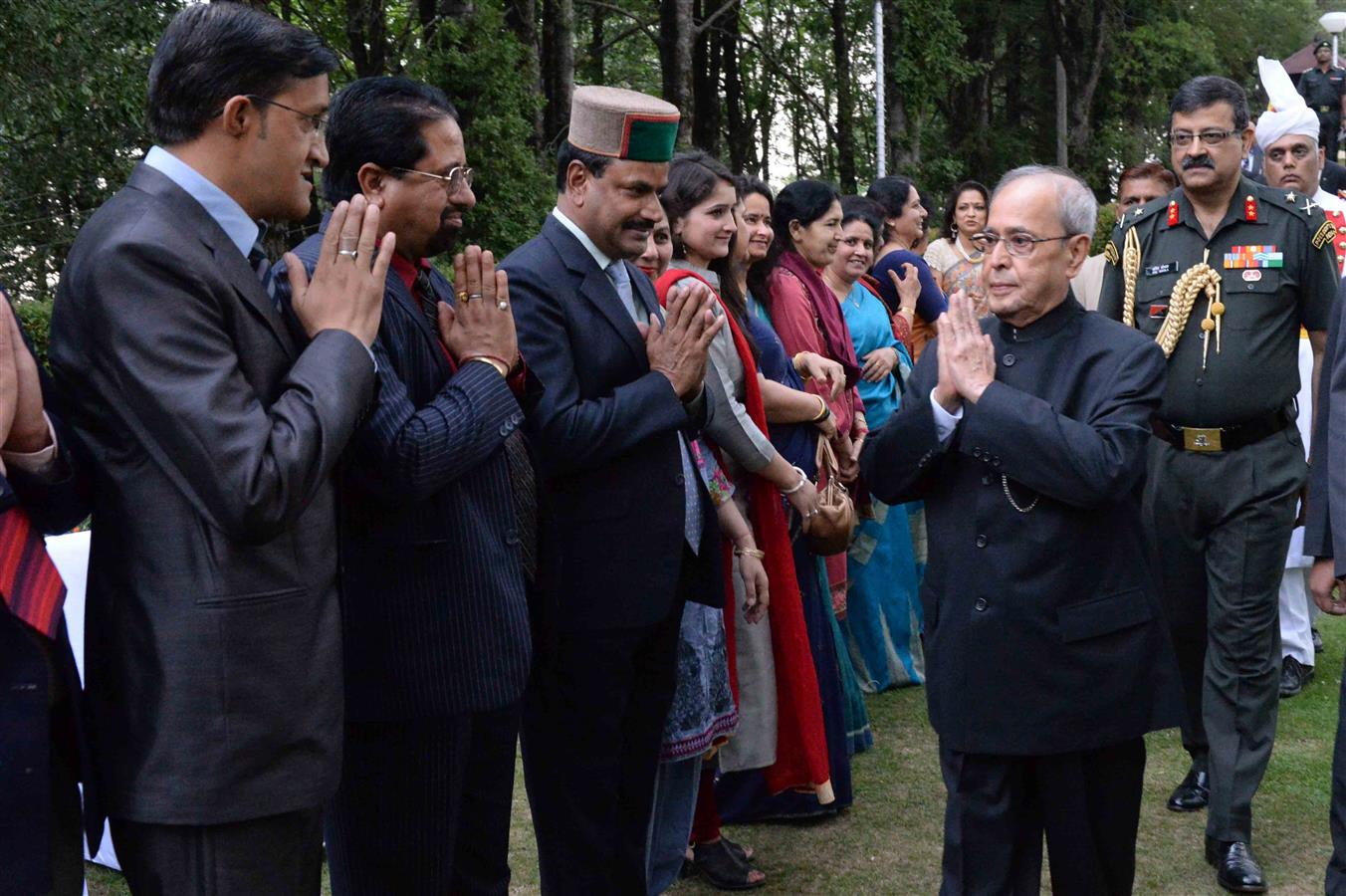 The President of India, Shri Pranab Mukherjee hosted a reception for the Cabinet Ministers, Dignitaries and Senior Officials of Goverment of Himachal Pradesh at Retreat, Mashobra, Shimla on June 05, 2016. 