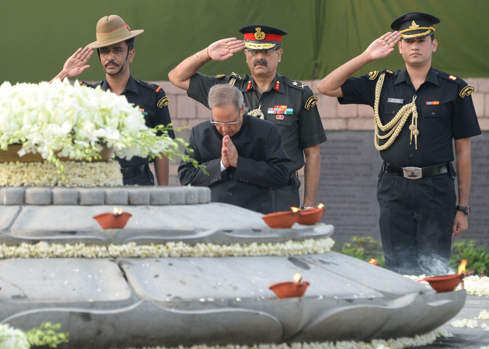 The President of India, Shri Pranab Mukherjee paying homage at the Samadhi of the former Prime Minister of India, Late Shri Rajiv Gandhi at Vir Bhumi in New Delhi on August 20, 2014 on the occasion of his 70th Birth Anniversary. 