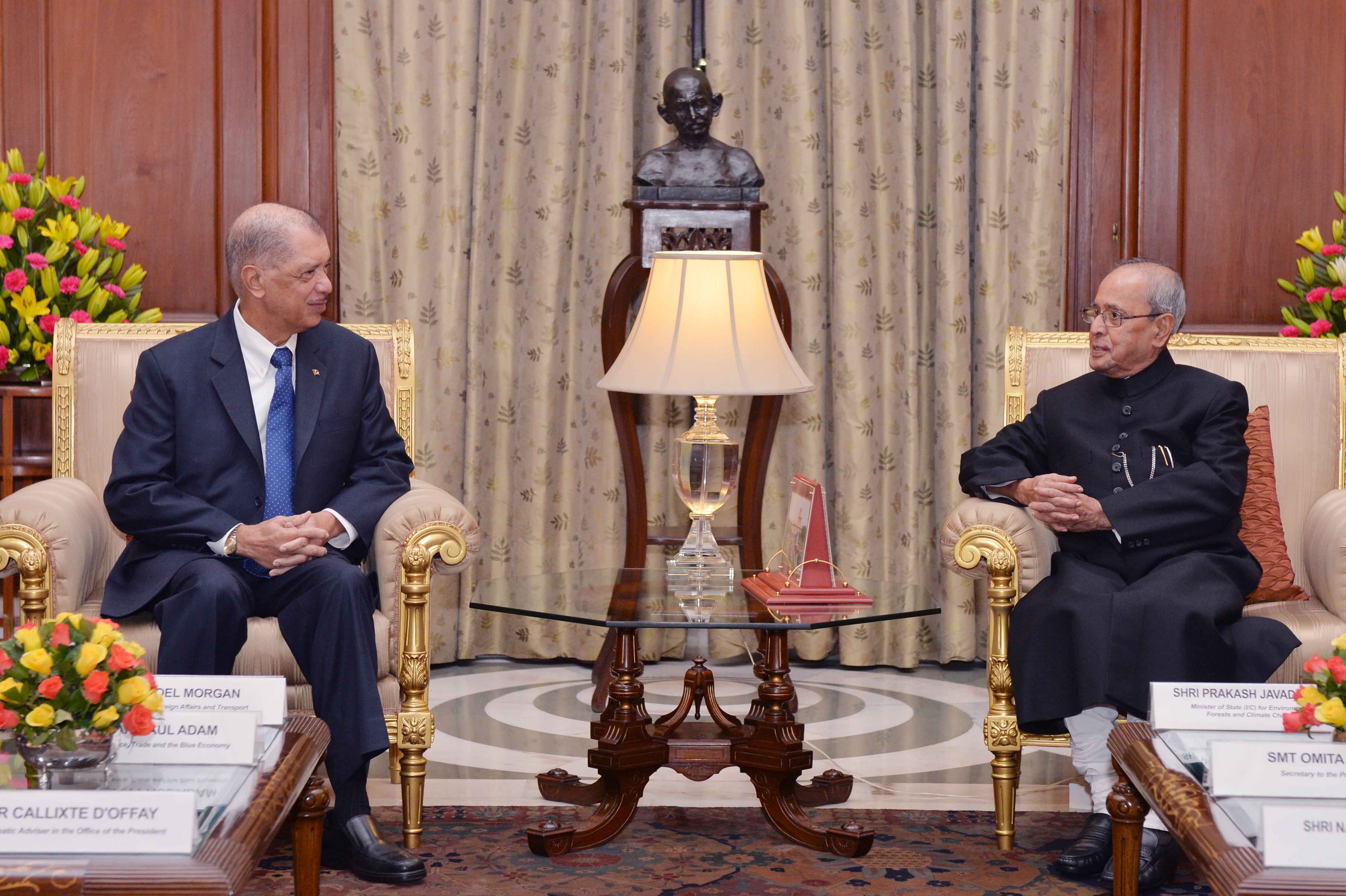 The President of the Republic of Seychelles, H.E. Mr. James Alix Michel calling on the President of India, Shri Pranab Mukherjee at Rashtrapati Bhavan on August 26, 2015.